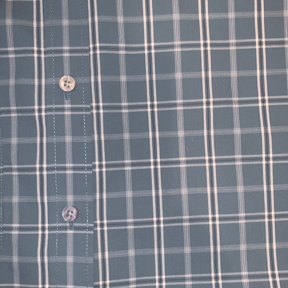 Van Heusen men’s button-down, short sleeve shirt. Size 2XL, 18 Blue plaid.